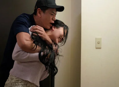Nữ ca sĩ bị fan thô bạo xâm hại vì thân hình quá hấp dẫn